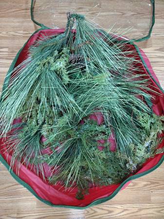 Artificial pine garland w/ storage case 1
