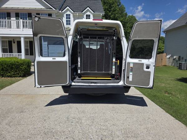 2014 Ford Econoline E250 HANDICAP VAN - $19,600 (Marietta Ga)63620401708163122