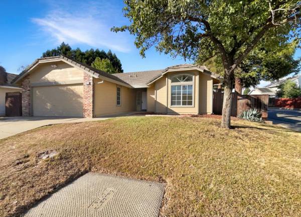 $2,590 / 3br - 1462ft2 - KITCHEN REMODEL UNIT, PRIVATE IN-GROUND POOL, AND PET FRIENDLY! (Sacramento)64044023671810122