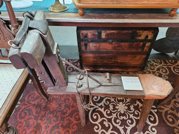 Barn Find!!! Primitive Antique Saddle/Harness Makers Vice 1