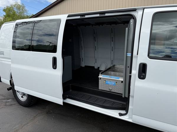 2016 CHEVY EXPRESS 3500 QUIGLEY 4X4 EXTENDED WHEELBASE VAN - $27,000 (Flushing)63612079418115121