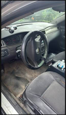 2010 Chevy Impala Police clean - $4,500 (White Lake)63622115111425123
