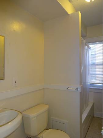 $875 / 1br - 470ft2 - 1706 Stevens, Sunny  Hardwood Corner 1BR in Stevens, Walk DT, Pets OK! (Stevens Square, Eat Street, Downtown Minneapolis)64048422799361123