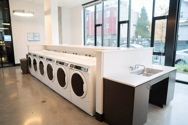 $2,030 / 2br - 720ft2 - Comfortable 2 bed, 1 bath for an amazing price! Stop by today! (Seattle)63934290589571122