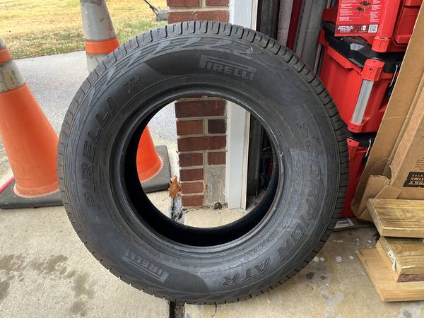 Pirelli tires 265/70/17 1