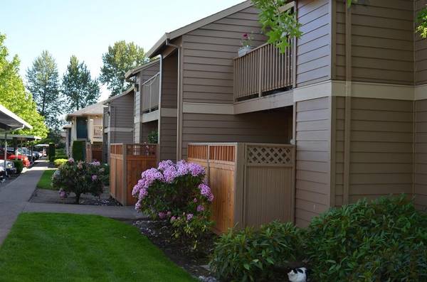 $1,746 / 2br - 864ft2 - Mejoras en todas partes, amplios patios y balcones (área de Springwater Trail)63831326606977122