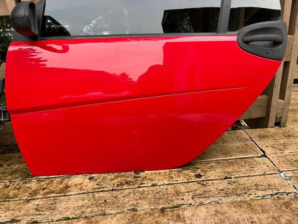Smart fortwo doors parting out various parts - $100 (West Seattle)63470979637891120