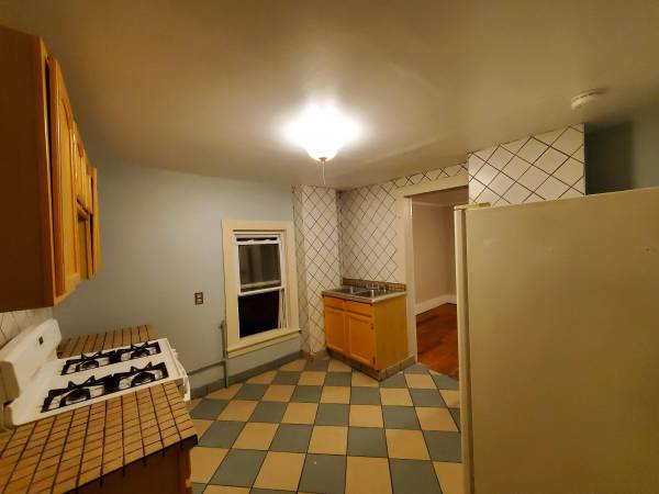 $1,200 / 3br - Large 3 Bdrm. Grad students/Professors Walk to SU / ESF (Westcott / Syracuse University Area)63982982809987121