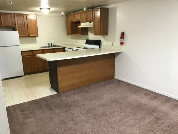 $1,799 / 2br - 1008ft2 - Huge 2 bedroom 1 bath! (Anchorage - Russian Jack Park)64014169628545123