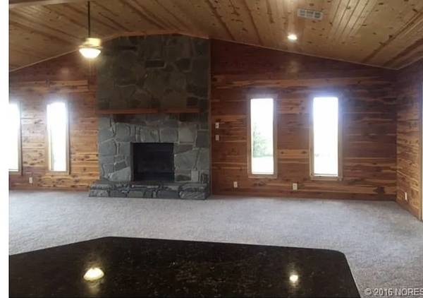$255,000 / 3br - 1900ft2 - FOR SALE BY OWNER 3 BD 2.5 BATH W 2 CAR GARAGE ON ACRE FENCED LOT (OKTAHA)63982130436995124