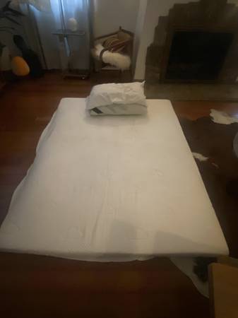 foam mattress and 2 pillows 1