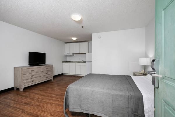 Siegel Rewards Program, Flat Screen TVs, WiFi access 1