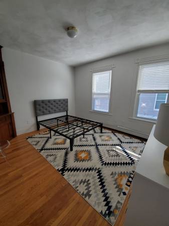 $850 / 5br - 156ft2 - Huge Light-Filled Room Steps from Fields Corner Red Line (Meeting House Hill, Fields Corner, Dorchester)63996546692482122