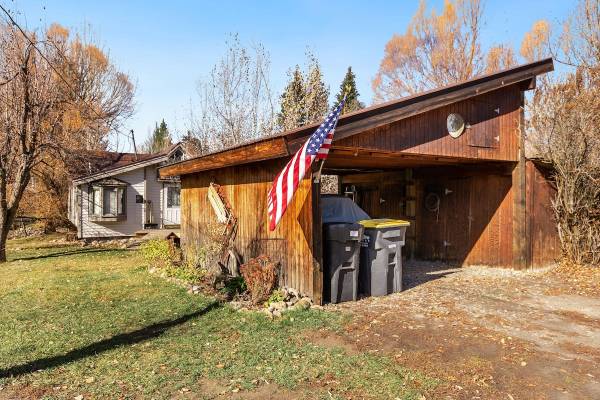 Beachfront Bliss Awaits at Beachcamp Cottage! 1