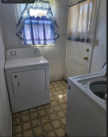 $900 / 1br - 1 Bdr Duplex $900 (Sacramento)63961340257539124