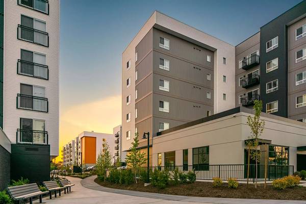 $2,062 / 2br - 1012ft2 - Discover, Delight, Dwell: Your New Home Awaits! (Seattle)63786613712897123