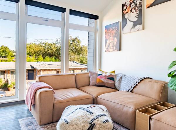 $700 / 1br - SAVE HERE - 8 WEEKS FREE RENT + Private Balcony/Patio, Washer & Dryer (Rose City Park Neighborhood)63956353395587124