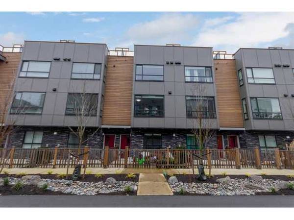 3-bed, 3-bath townhouse in Langley, offering 1600+ sq.ft 1
