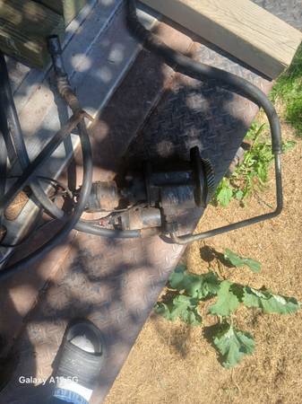 Live hydraulics for farmall came off of farmall m - $300 (Rice lake)62947919079171120