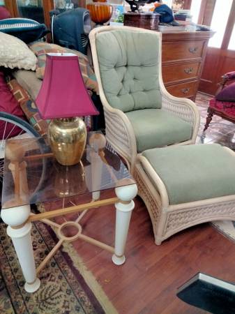 Nice chair, ottoman, table combo! 1