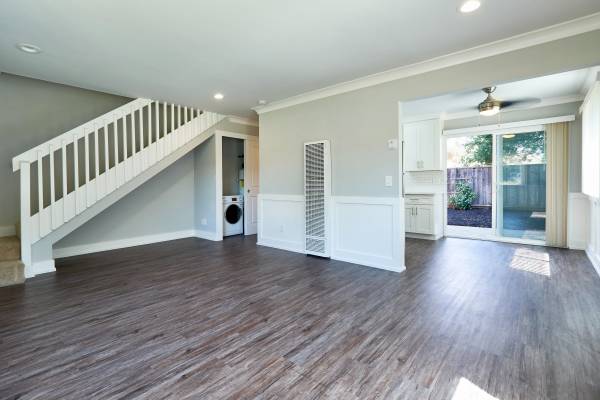 1 2 Bedroom 1.5 Bath Townhome w Washer and Dryer.. Pet Friendly! 1