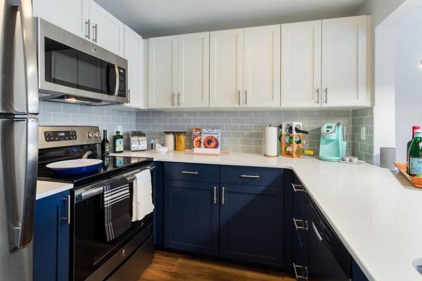 $2,979 / 2br - 861ft2 - On-Site Management, Hardwood Flooring, Business Center, Storage (Queen Anne Hill)63850754870785120