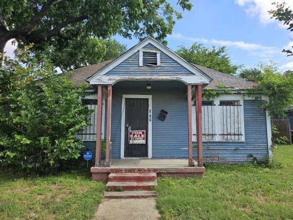 $134,000 / 2br - 1004ft2 - Investment Property (Fort Worth)63796401133953120