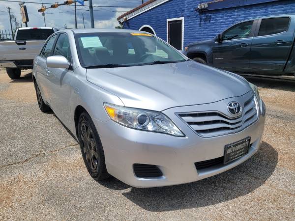 2011 toyota camry 73k miles! - $1,500 (spring branch)63617101471747123