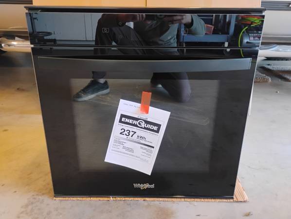 60% 24in. Single Electric Wall Oven in Black 1