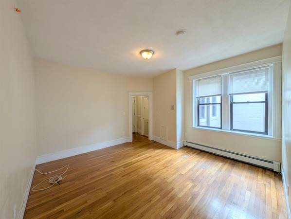$2,650 / 1br - Sunny Top Floor 1 Bed ** Convenient to Harvard & Central ** Dishwasher (Cambridge \ Central Sq. \ Mid Cambridge)63797254237827122