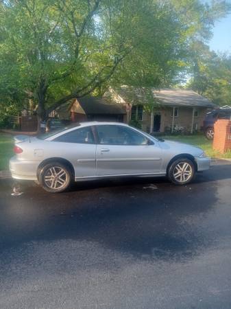 2004 chevrolet cavalier  4cyl sunroof 160k - $1,999 (Stone mountain)63621327563521122