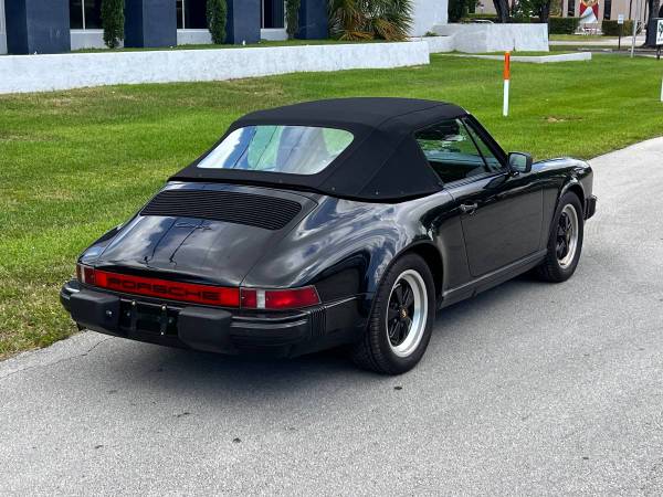 1986 Porsche 911 Carrera descapotable con una combinación de colores increíble - $39,900 (Pompano Beach)63620506327427124