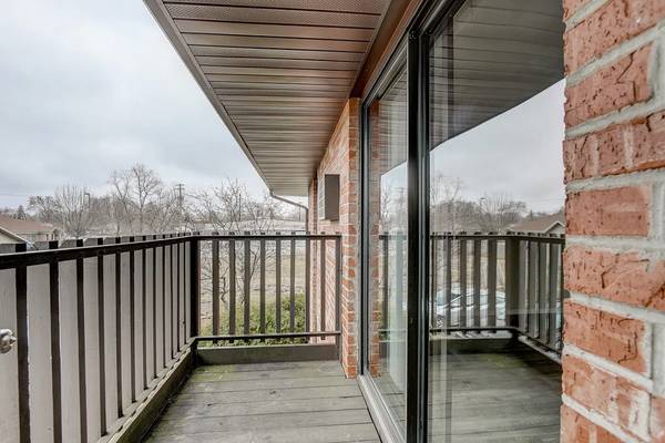 $1,122 / 2br - 850ft2 - Springdale Apartments - 2 Bedroom (Appleton)63838112378369121