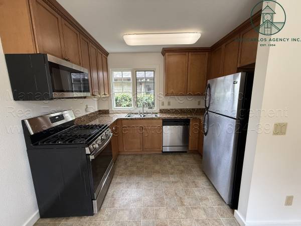 $3,800 / 1br - 1000ft2 - Perfectly Located and Spacious One Bedroom For Rent as Part of Duplex (Pacific Grove)64009500707073123