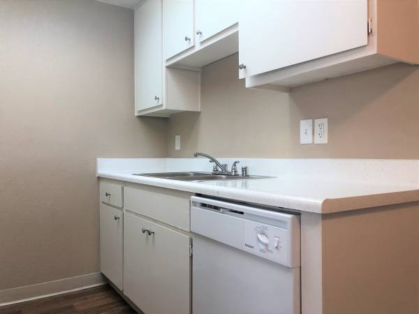 $1,645 / 1br - ¡Vuela rápido LLAMA AHORA!! Euclid Oaks! Hermoso 1x1 (San Diego)63701744167809122
