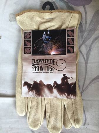 Gloves - $1 (Redlands)63470631516163121