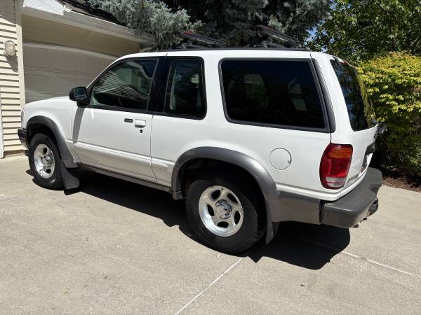 64k miles 2000 Ford Explorer Sport 4wd 2dr 4.0 liter runs perfect Nice - $6,500 (Spokane Washington)63622986663811122