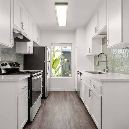 $2,328 / 1br - 700ft2 - Assigned Parking, Laundry, Pool, Close to Colleges (Pacific Beach)64037042404993122