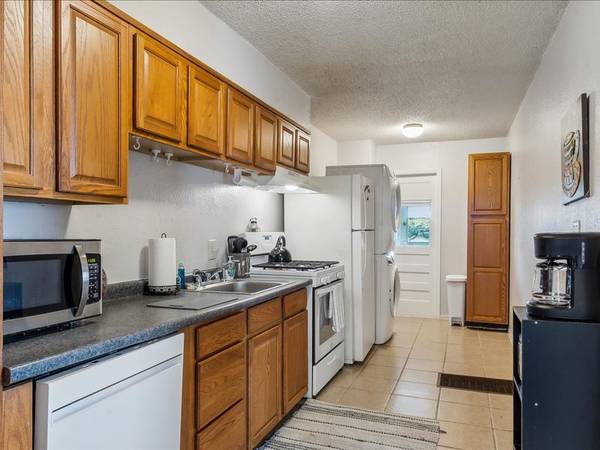 $1695.00 / 2br - 1035ft2 - Family-Friendly 2BR/1BA Spacious Duplex Near University of Tulsa, Pets63982129252611124