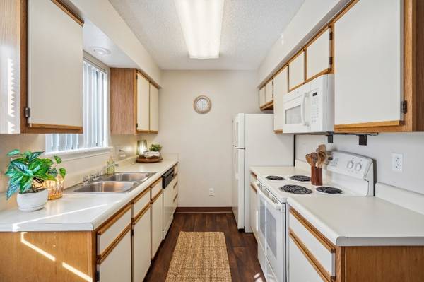 $1,405 / 2br - 960ft2 - *** 𝐌𝐨𝐯𝐞 𝐈𝐧 𝐓𝐇𝐈𝐒 𝐖𝐞𝐞𝐤𝐞𝐧𝐝 *** (NE Cedar Rapids)63815134844417123