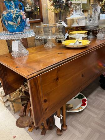 Beautiful gate leg dining table 1