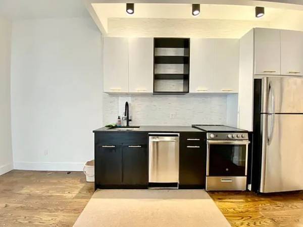 $5,350 / 3br - BEST DEAL! LAVISH 3 bed 3 Bath - Williamsburg (Brooklyn)63854480950787122