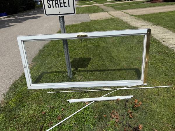 Free 36” screen door 1