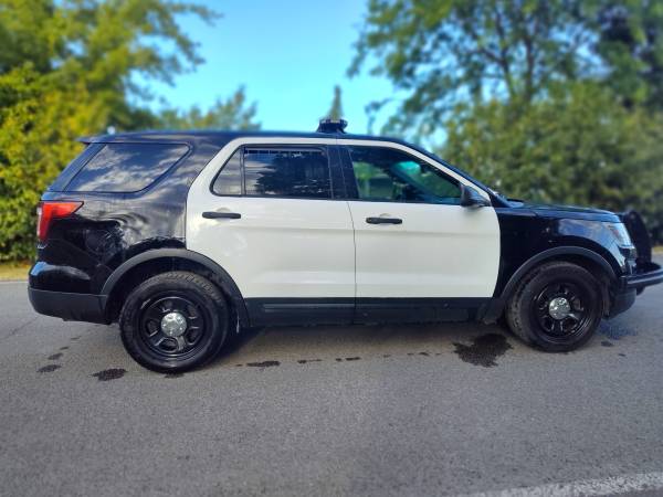 2017 Ford explorer, police interceptor,AWD - $6,950 (McMinnville Oregon)63617882777857123