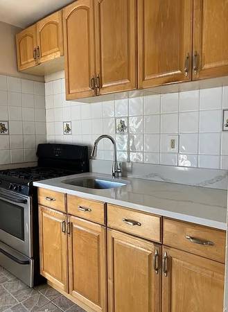 $1,500 / 1br - Spacious 2BR Apartment in Throggs Neck (Bronx)63689699378947123