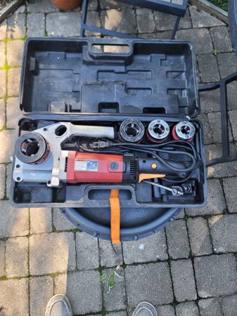 Electric handheld pipe threader 1/2"-1-1/4" 1