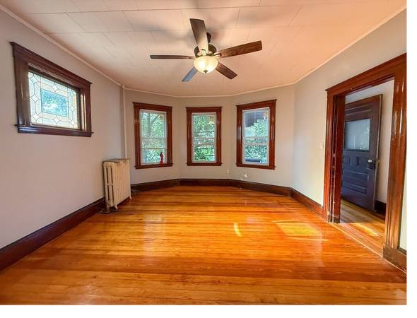 $900 / 3br - 1500ft2 - $900. AMPLIO 3BR para Compartir. TUFTS/ Medford. Se Buscan Compañeros de Piso Hombres (Medford / Malden)63699469210755121