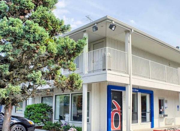 $500 / 1br - Tarifas semanales todo incluido - WiFi, TV por cable, estacionamiento, piscina, llamadas (Seattle Sur)63845962166275123