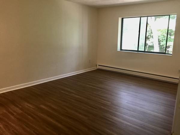 $1,800 / 1br - 665ft2 - Top floor condo with balcony in North Framingham for rent (Framingham)63931250627330123