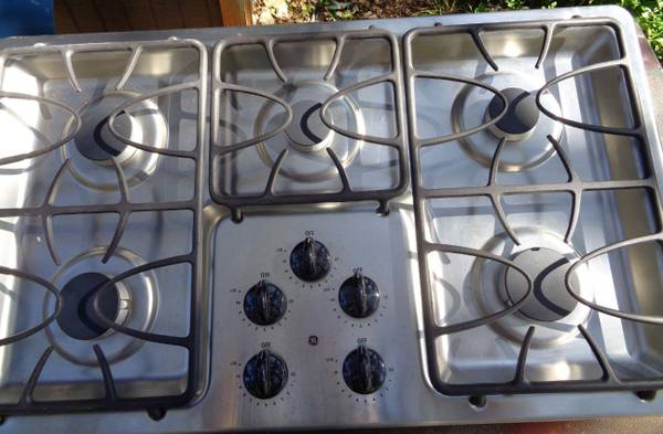 GE 36-inch gas cooktop - 5 burners 1